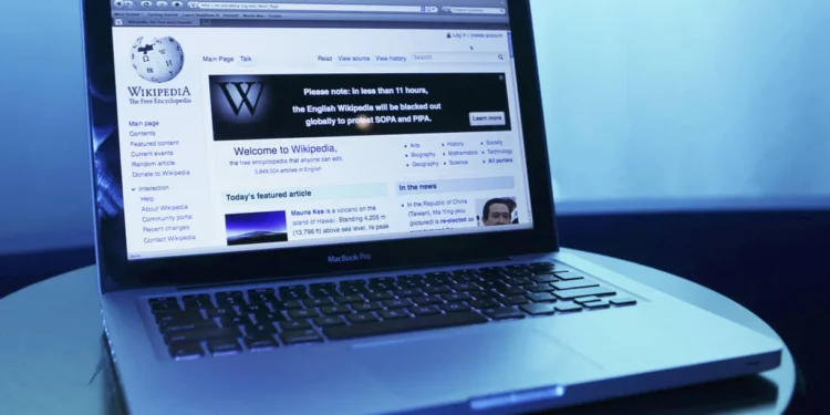 Wikipedia examina la falsificación de entradas relacionadas con el Holocausto