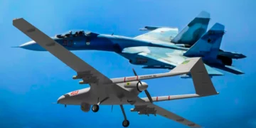 Su-27 ruso se enfrenta a un Bayraktar TB2 en el cielo ucraniano