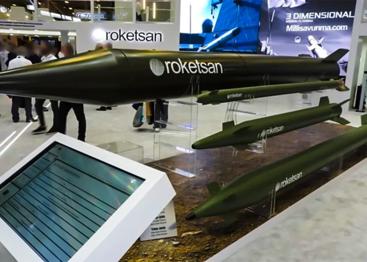 Turquía presenta el misil balístico supersónico TRG-230 para vehículos aéreos no tripulados