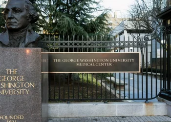 Profesora acusada de antisemitismo es absuelta por la Universidad George Washington