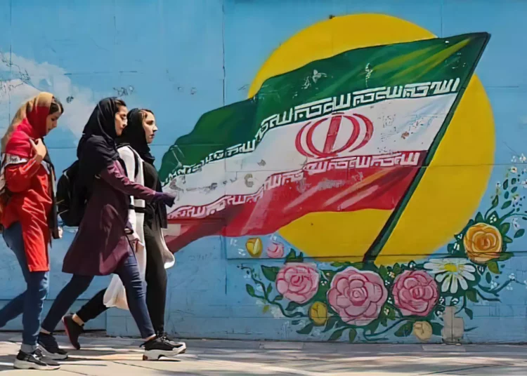 Decenas de alumnas iraníes hospitalizadas en una nueva oleada de presuntos envenenamientos