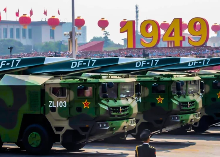 China despliega un misil hipersónico “invencible” para atacar bases de EE. UU. en el Pacífico