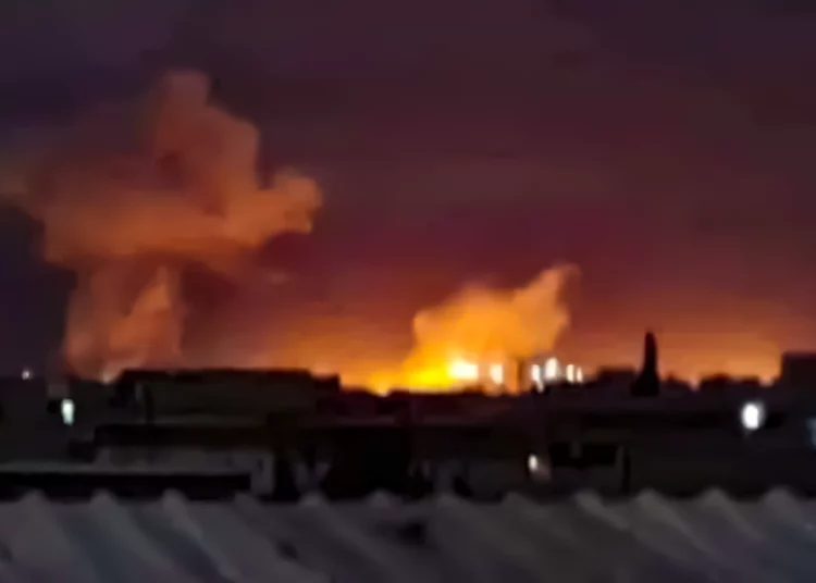 Ataque israelí a objetivos iraníes en el aeropuerto de Alepo, informa la televisión siria