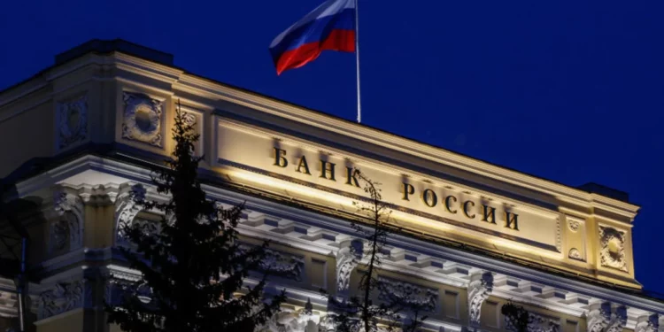 Rusia se quedará sin dinero en 2024 debido a las sanciones y la guerra: oligarca ruso