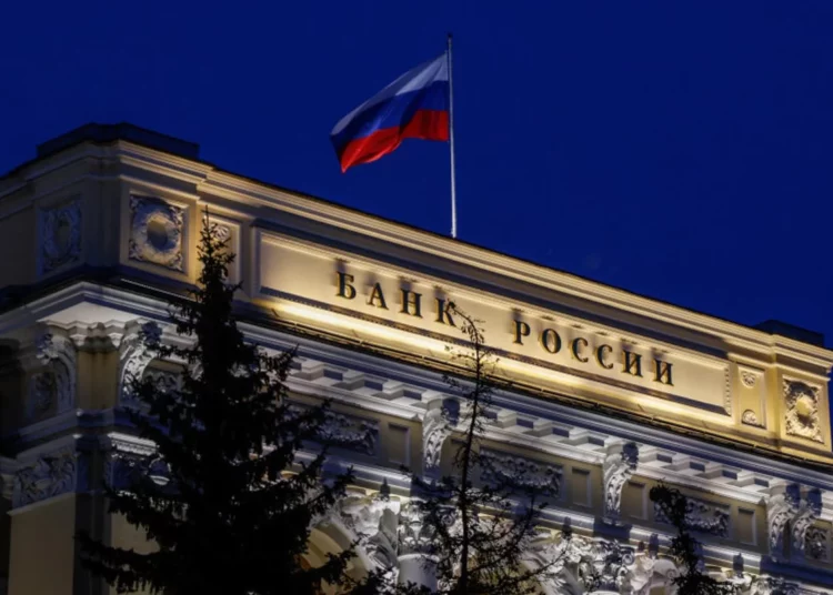 Rusia se quedará sin dinero en 2024 debido a las sanciones y la guerra: oligarca ruso