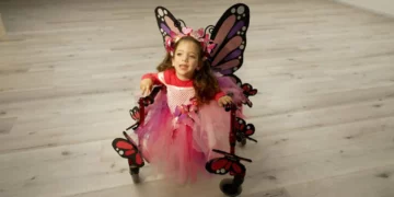 Diseñadores israelíes desarrollan disfraces de Purim para niños con problemas de movilidad