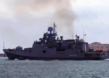 Nueve buques de guerra rusos en condiciones de combate cerca de la costa de Crimea