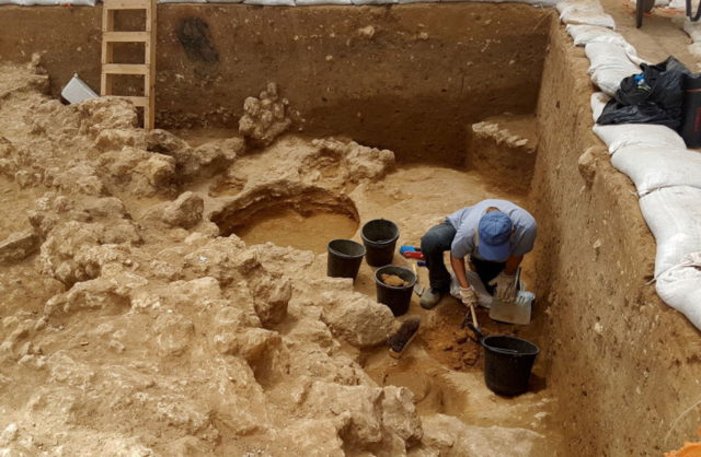 Descubren en Ashkelon un anzuelo de pesca de cobre de 6.000 años de antigüedad