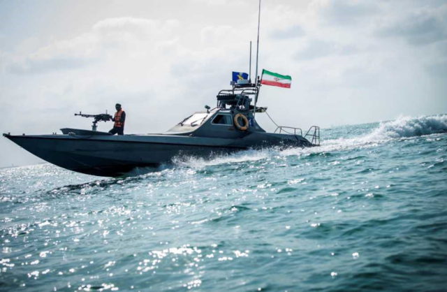 El CGRI iraní despliega nuevos misiles y buques de aprovisionamiento naval