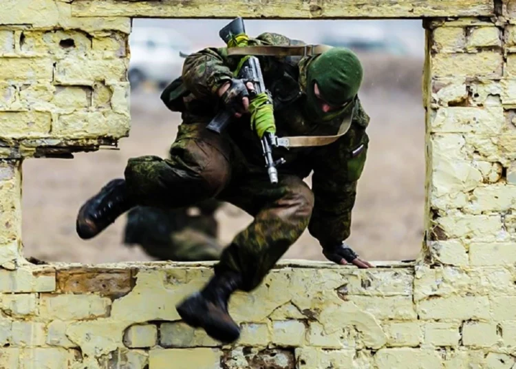 Video muestra a las fuerzas del Grupo Wagner en Ucrania bajo un duro ataque