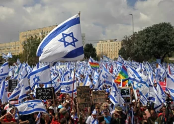 Pareja haredí atacada por manifestantes en Tel Aviv