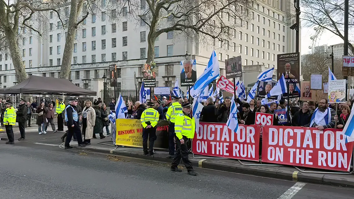 Des manifestants juifs de gauche tentent de bloquer Netanyahu à Londres