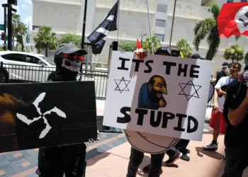 Florida intenta frenar el aumento de neonazis