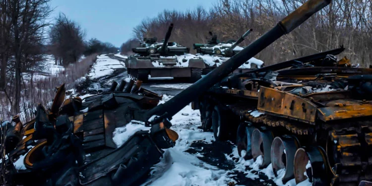 Video muestra innumerables tanques rusos destruidos en Ucrania