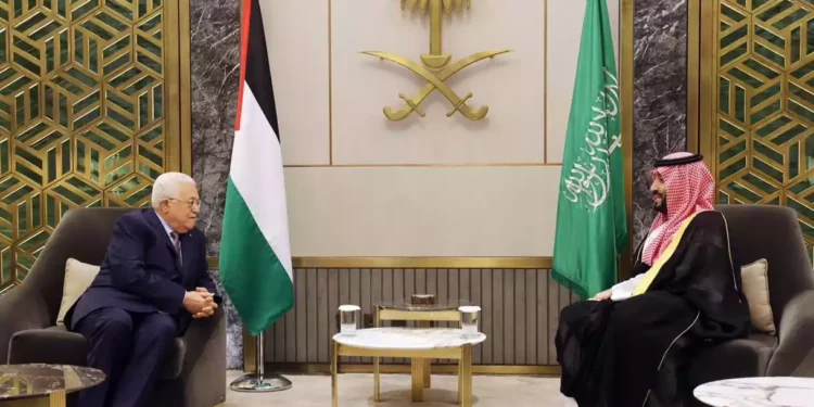 Encuentro entre Abbas y príncipe saudí aleja acuerdo con Israel