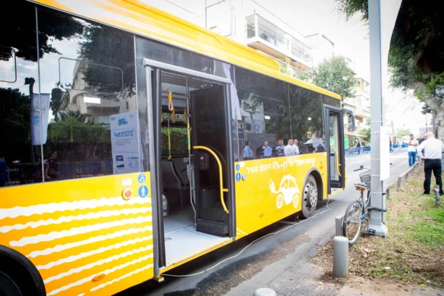 El plan de electrificación de autobuses israelíes avanza