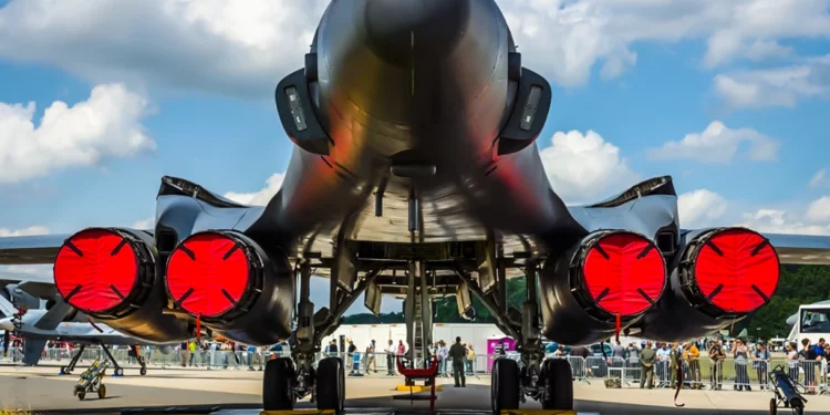 B-1B: Bombardero legendario con potencial hipersónico