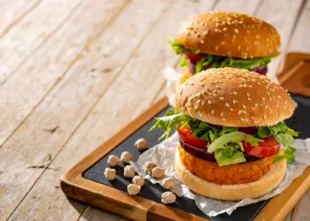 Startup israelí crea hamburguesa a base de proteína de garbanzo