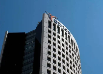 Phoenix cierra división de pensiones y despide a 120 empleados