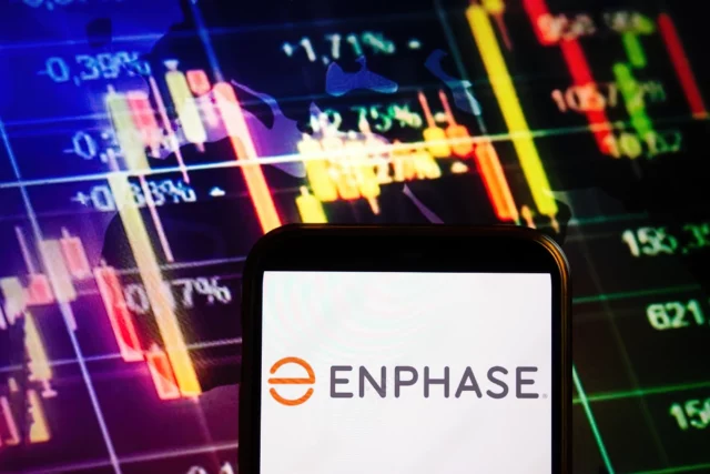 Enphase cae 24 % por reacción exagerada del mercado