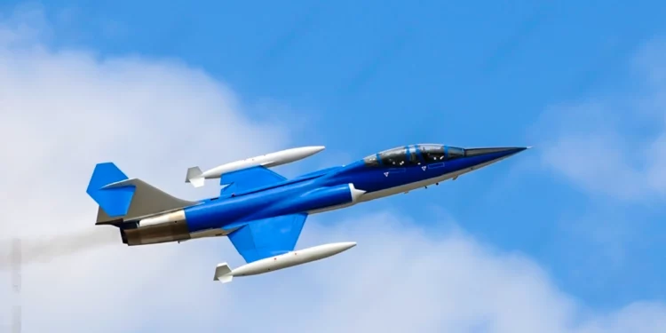 El F-104 deslumbra con ascenso vertical en instalaciones de la NASA