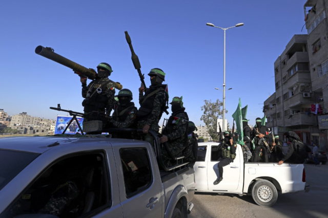 Hamás condena a muerte a 2 gazatíes por “colaborar” con Israel