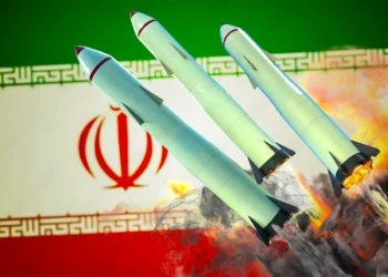 Irán muestra su “poderío militar” con misiles y drones en ceremonia anual
