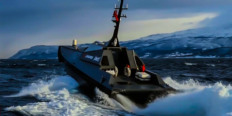 Dron de la Armada de EE. UU. navega en el estrecho de Ormuz por primera vez