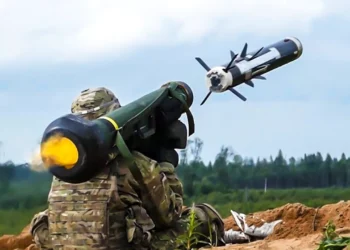 Un misil Javelin hace pedazos un tanque ruso – Video