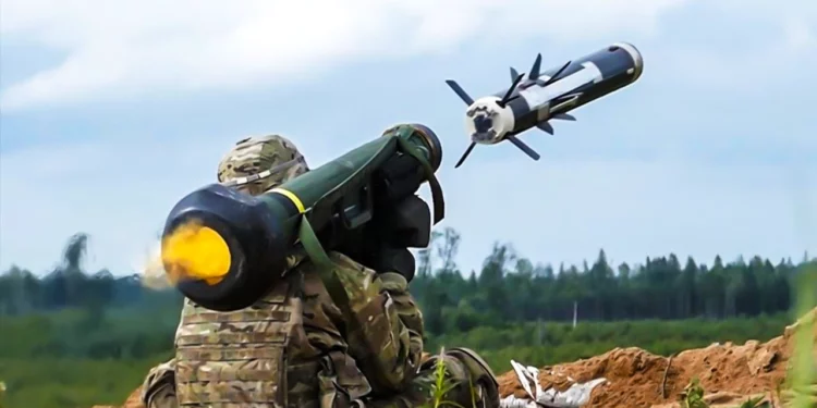 Un misil Javelin hace pedazos un tanque ruso – Video