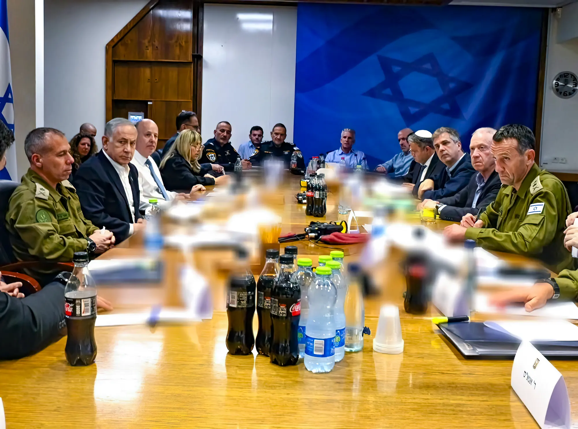 Netanyahu a los ministros: Israel debe evitar una escalada en varios frentes