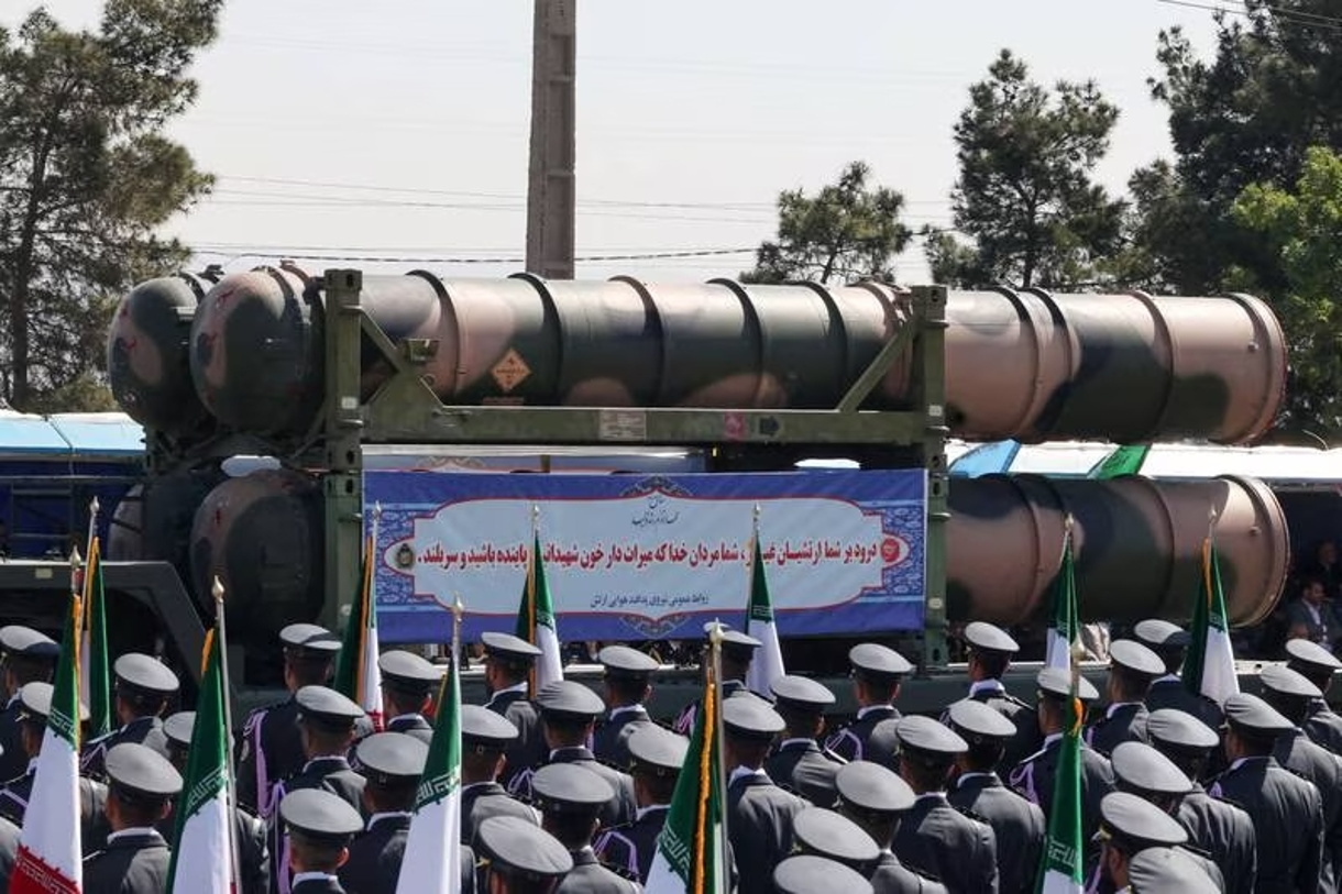 Irán exhibe arsenal militar: Vea qué armas mostró