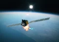 Reentrada de satélite de la NASA enciende cielo ucraniano y causa alarma