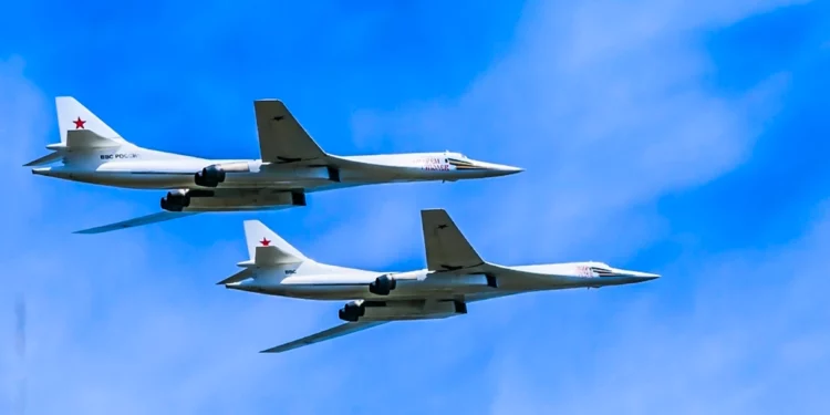 Bombarderos Tu-22M3 rusos sobrevuelan mares de Japón y Okhotsk en entrenamiento