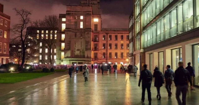 Profesor de la Universidad de Londres es despedido por hacer comentarios antisemitas