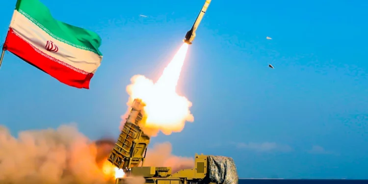 Irán exhibe su poderío militar: nuevo misil antitanque Sadid-365