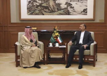 Ministros de Irán y Arabia Saudita se reúnen en China