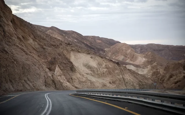 Carreteras reabiertas hacia Eilat tras intensas lluvias e inundaciones en Israel