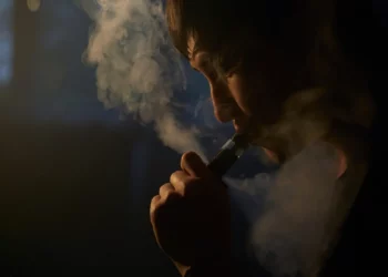 Uso de cigarrillo electrónico deja a joven en estado grave en Israel