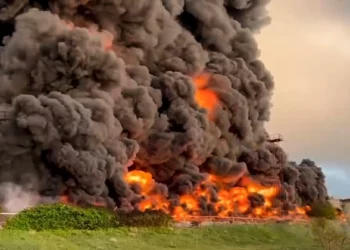 Drones ucranianos provocan incendio infernal en depósito petrolero en Crimea