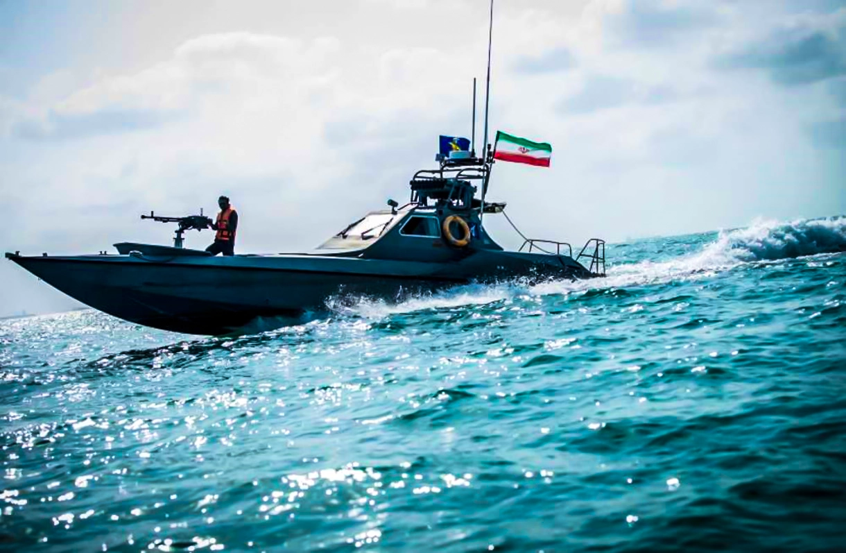 Irán confisca 1,5 millones de litros de combustible y arresta a tripulantes de un buque