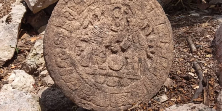 Descubren antiguo marcador de juego maya en Chichén Itzá