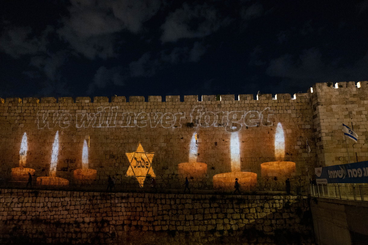 Israel conmemora a las víctimas del Holocausto y el heroísmo