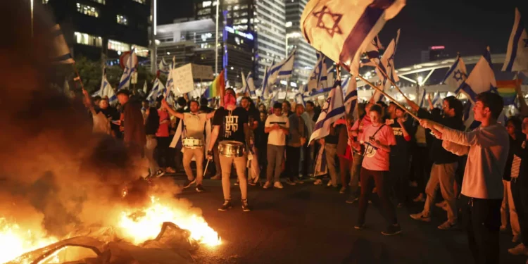 JPost publica un artículo de opinión incitando a un golpe de Estado contra Netanyahu