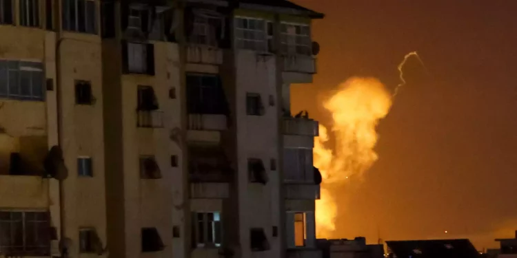 Hamás dispara misiles antiaéreos en medio de ataques aéreos israelíes en Gaza