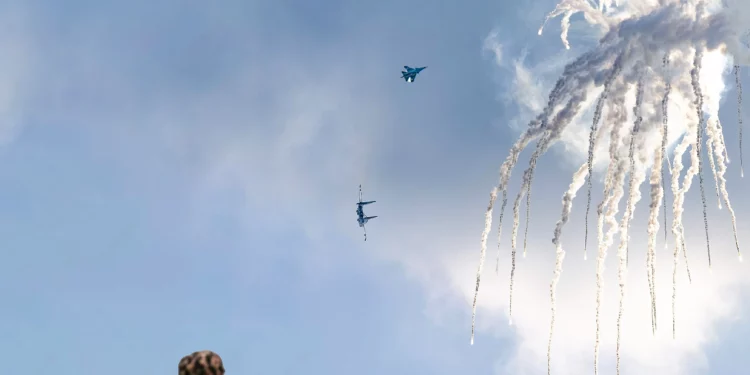 Su-34 ruso ataca y causa estragos en su propia ciudad