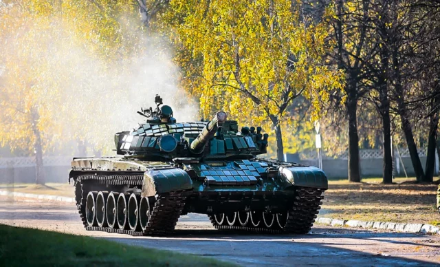 India acuerda con Rusia la compra de motores para tanques T-72