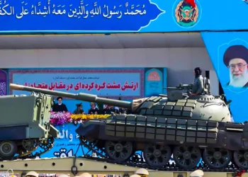 Irán exhibe arsenal militar: Vea qué armas mostró