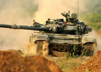 Impactante duelo: Tanque ucraniano vs trinchera llena de infantería rusa