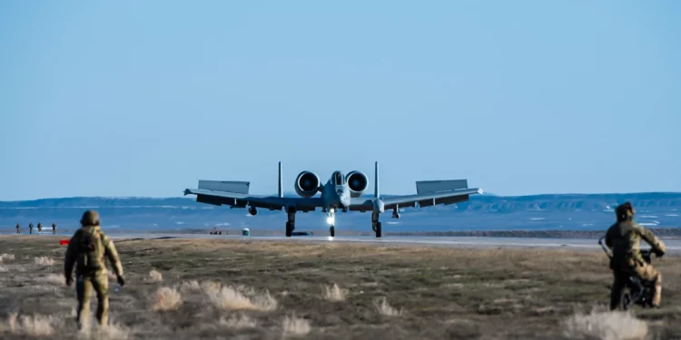 Drones y A-10 desafían autopistas en ejercicios de la USAF
